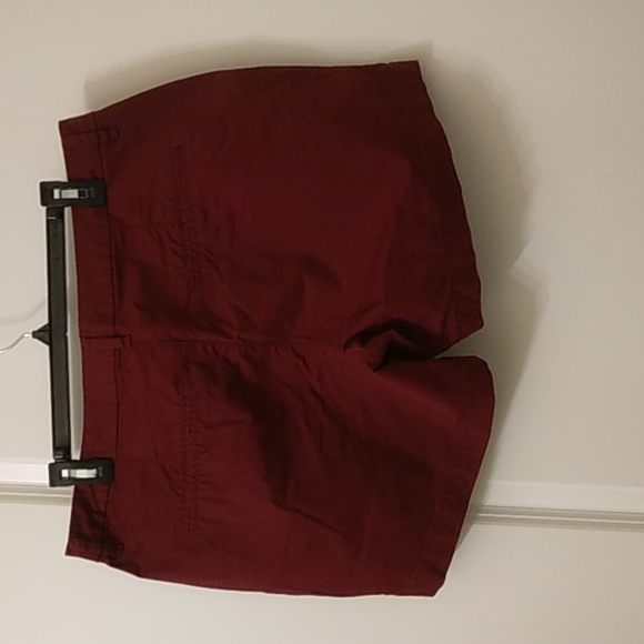 Old Navy NWOT  97% cotton 3% spandex. Color is maroon - Picture 2 of 3